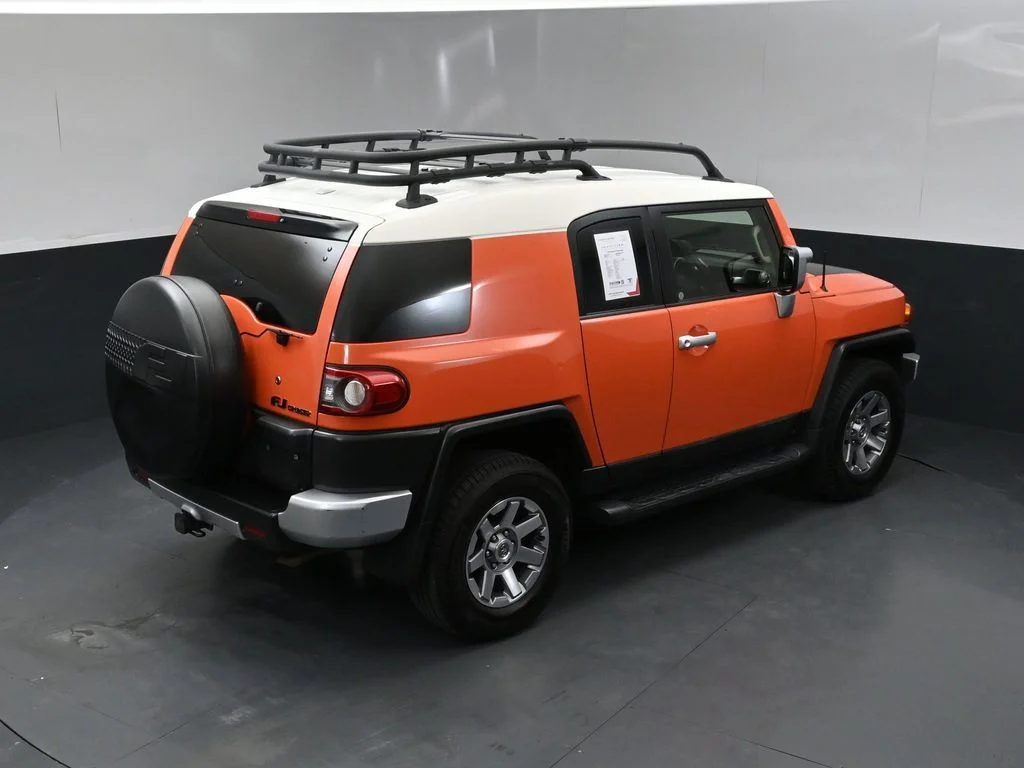 Used 2014  Toyota Base image 34