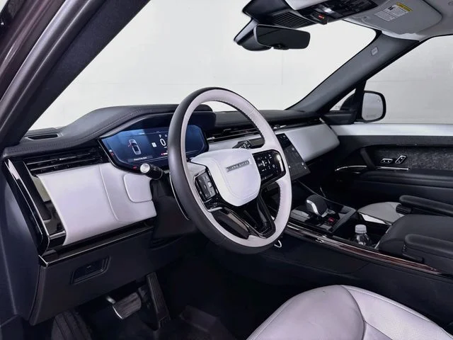 Used 2024 Gray Land Rover Dynamic SE image 9