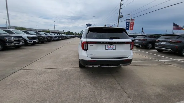 New 2026 Star White Metallic Tri-Coat Ford Active image 8