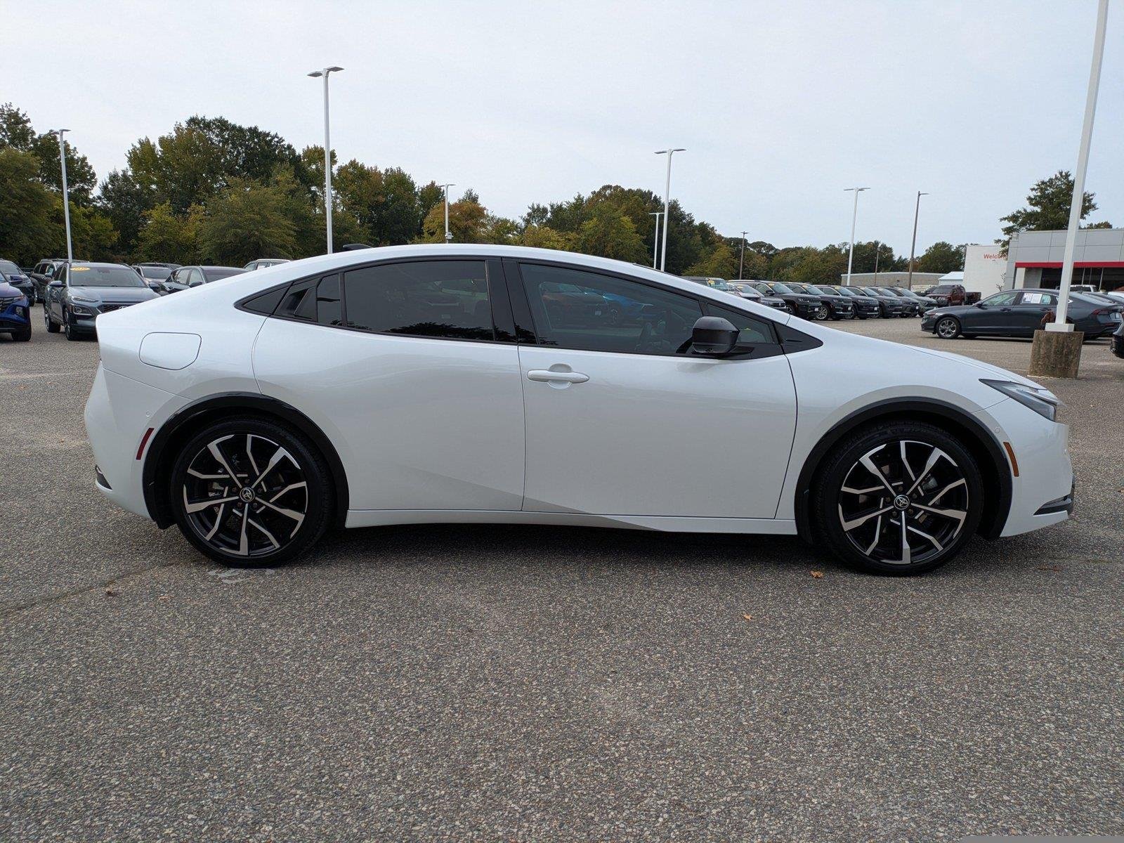 Used 2026 Wind Chill Pearl Toyota XSE Premium image 3