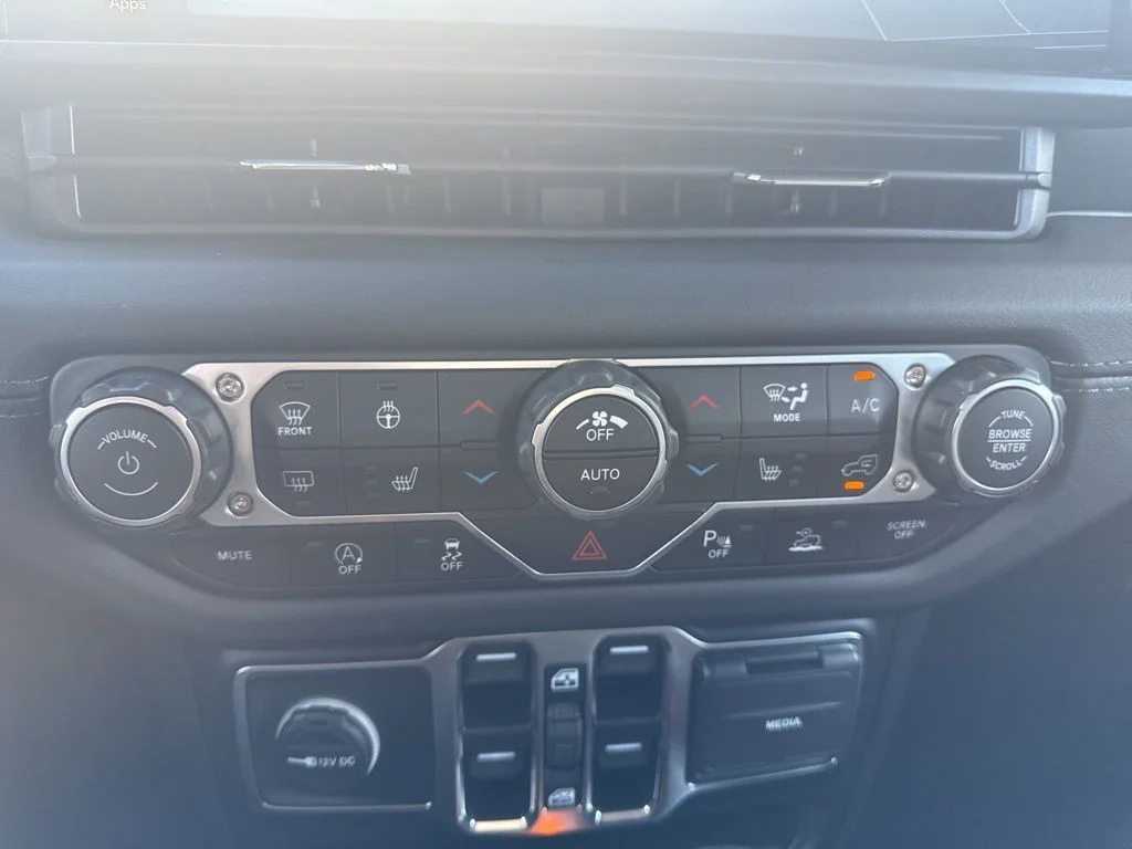 2025 Jeep Wrangler 4-Door Sahara - Photo 23