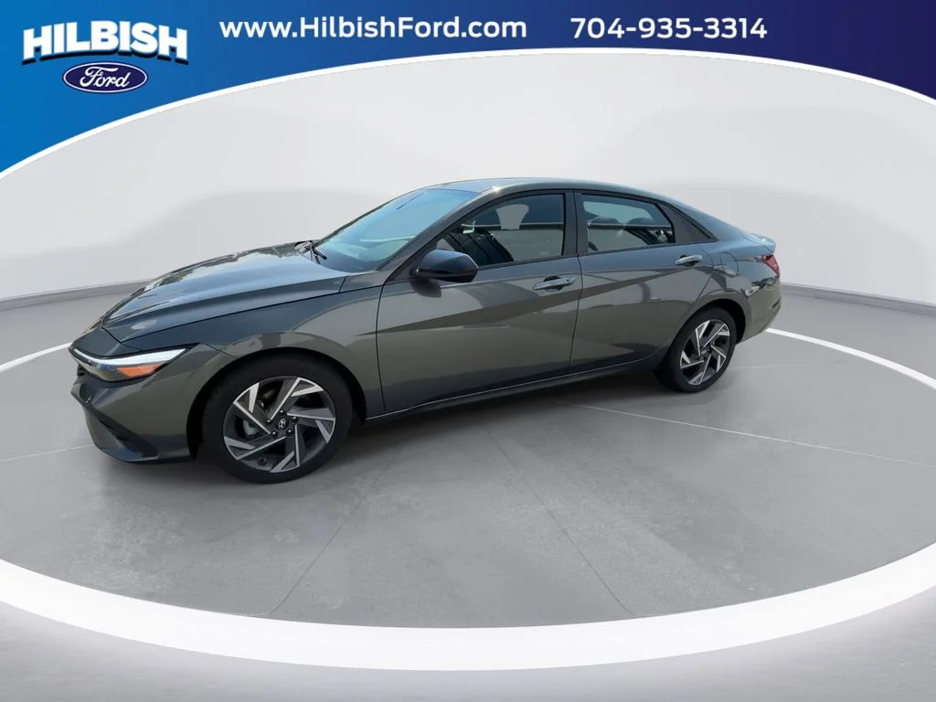 Used 2025 Gray Hyundai SEL Sport image 4