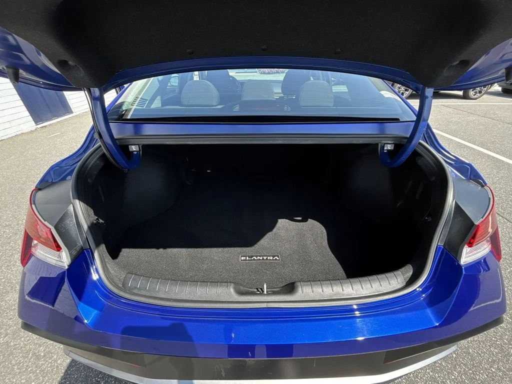 Used 2025 Blue Hyundai SEL Convenience image 21