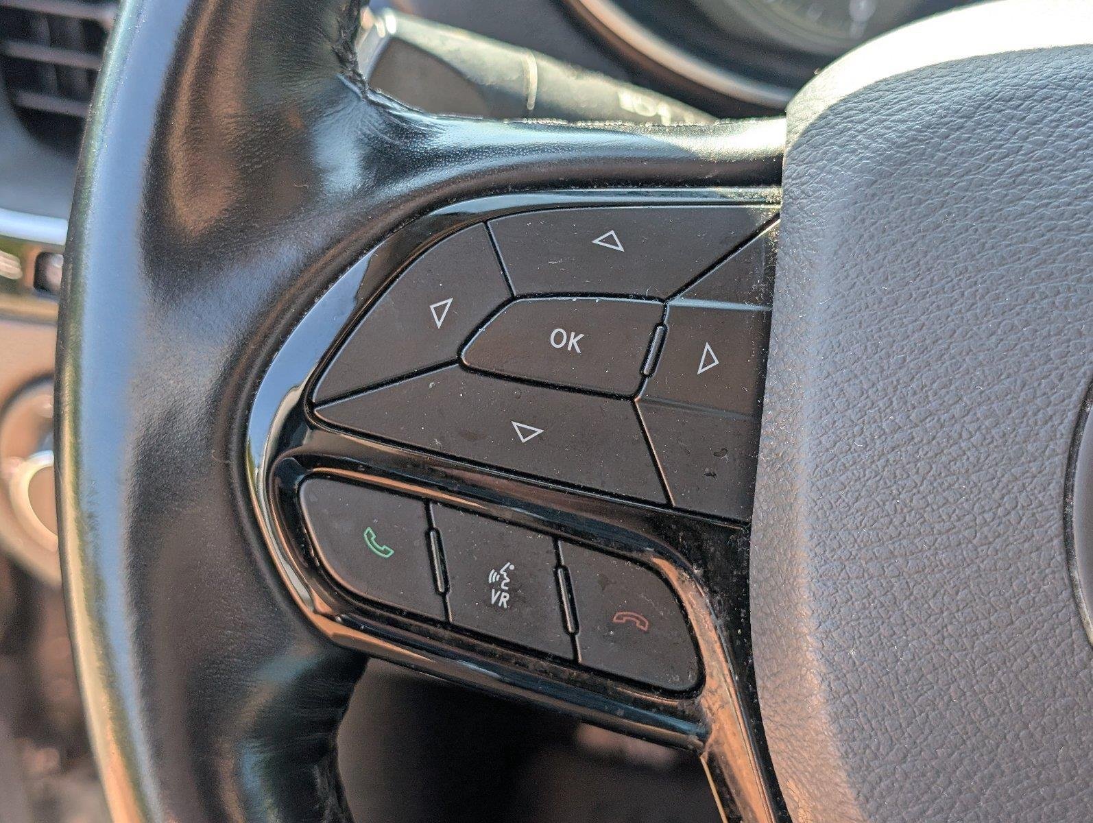 Used 2021 Diamond Black Crystal Pearlcoat Jeep Altitude image 30