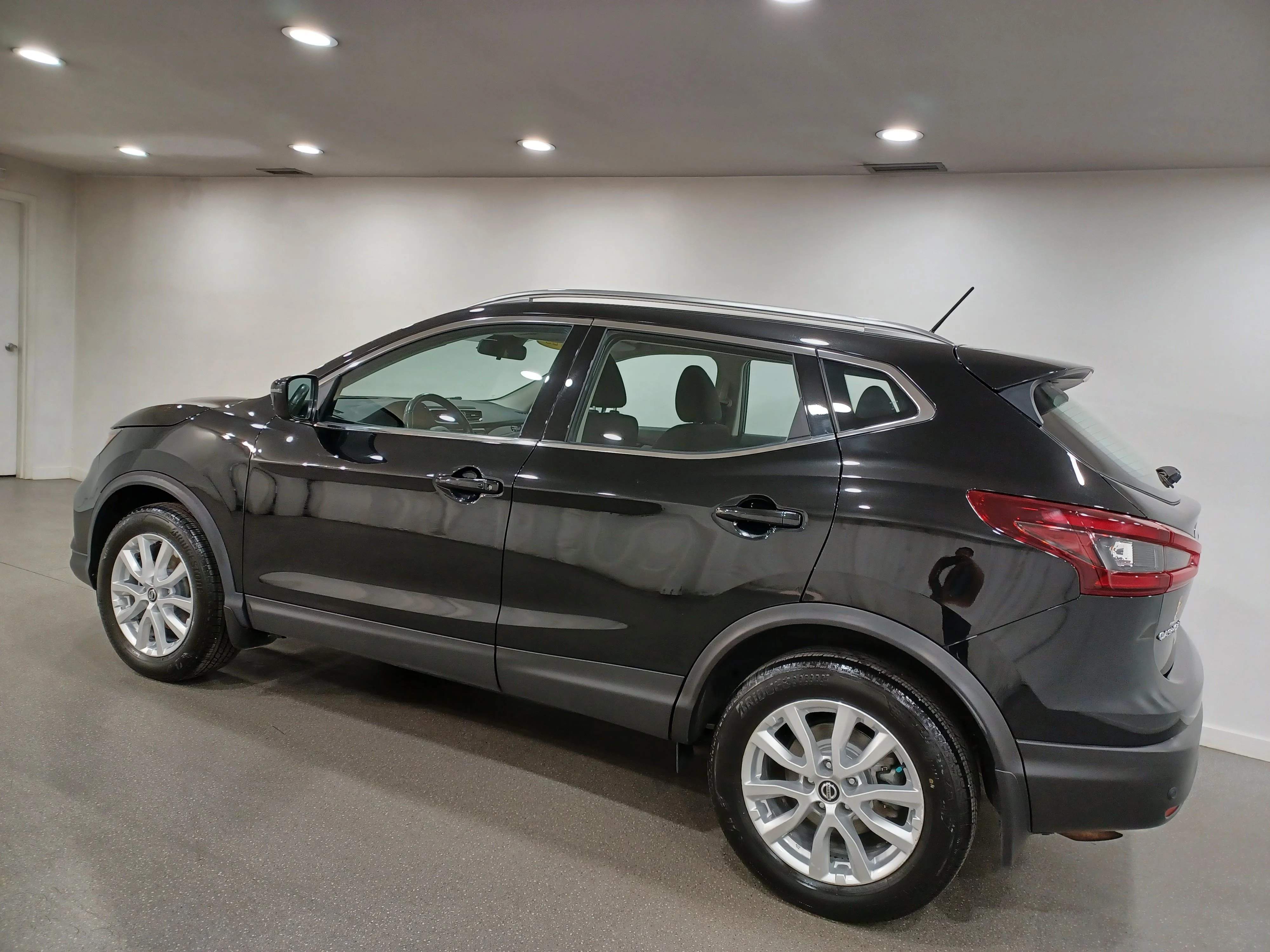 Used 2023 Magnetic Black Metallic Nissan SV AWD*Adaptive Cruise | Remote Start | Htd Seats | Sunroof | Htd Wheel | Lane Keep Assist | CarPlay image 7
