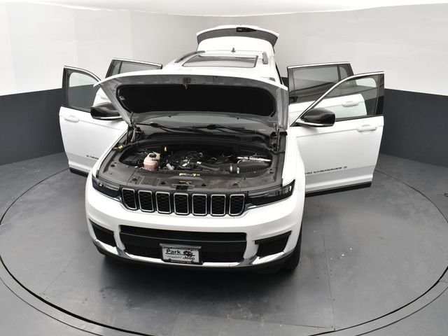 Used 2023 White/off-white Jeep Limited image 26
