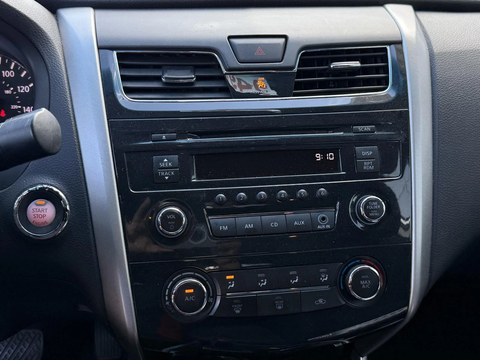 Used 2014 Brilliant Silver Metallic Nissan 2.5 S image 14