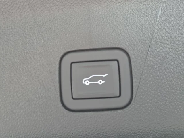 2026 GMC Yukon Denali - Photo 17