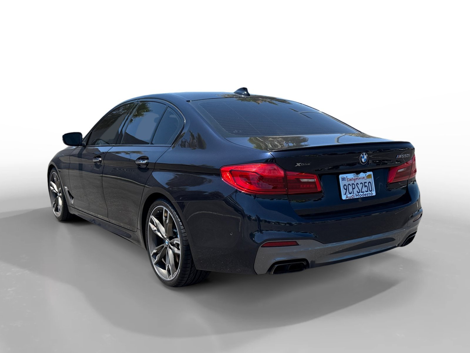 Used 2018 Carbon Black Metallic BMW M550i xDrive image 3
