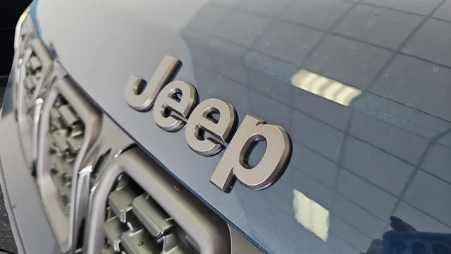 New 2026 Fathom Blue Pearl-Coat Exterior Paint Jeep Latitude image 39