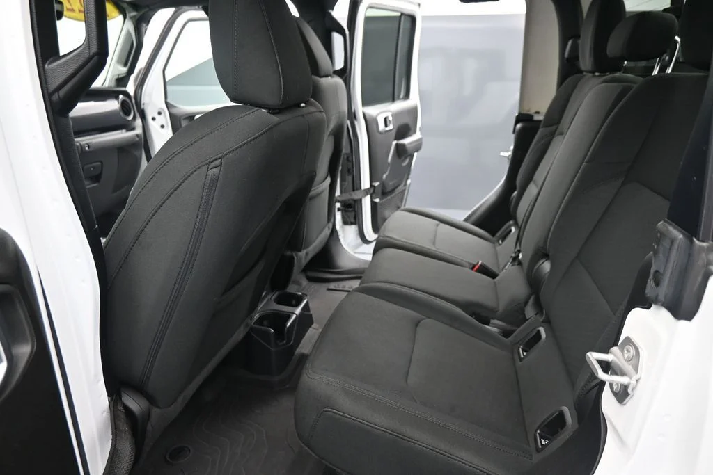 Used 2022 White Jeep Sport image 15