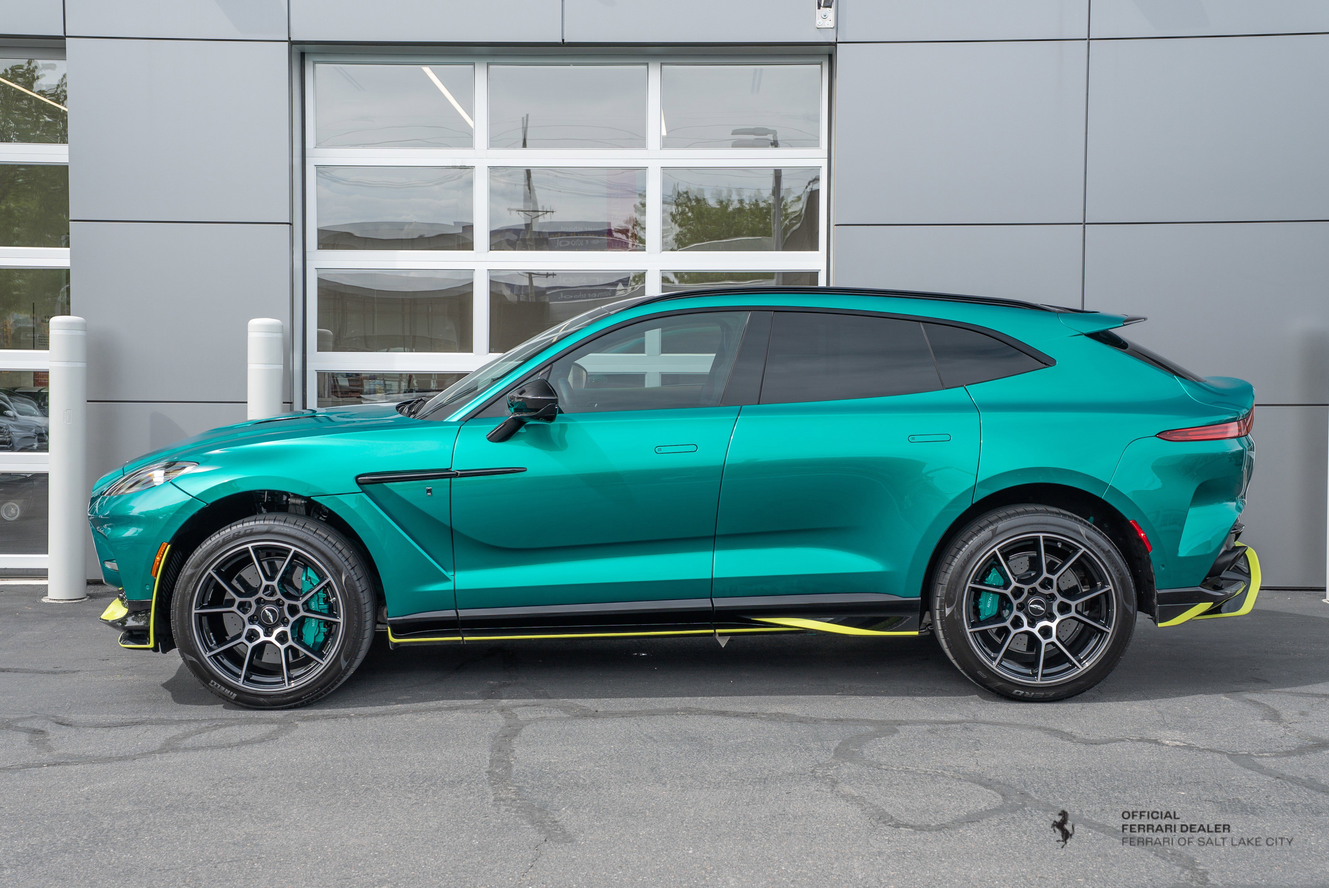 2024 Aston Martin DBX 4.0 V8 707 AWD's photo