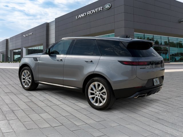 Used 2025 Eiger Grey Metallic Land Rover SE image 3