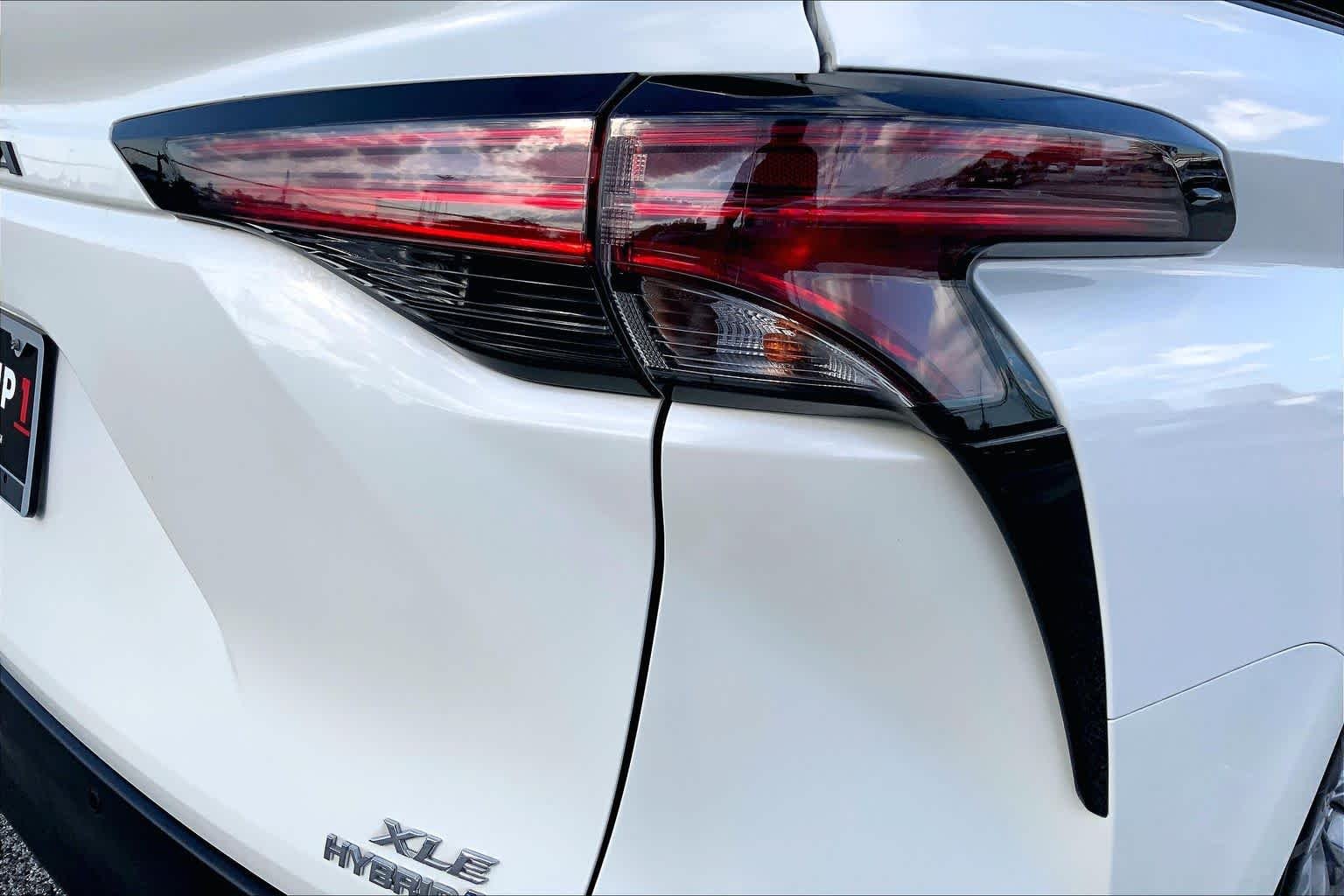 Used 2021 Blizzard Pearl Toyota XLE image 10