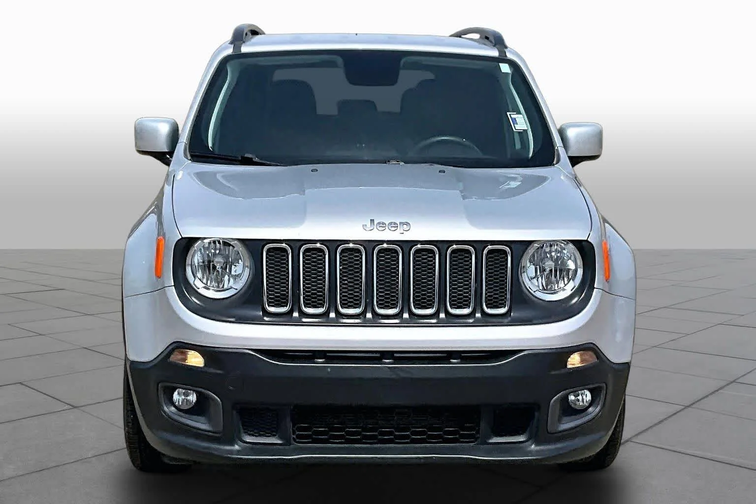 Used 2018 Glacier Metallic Jeep Latitude image 4
