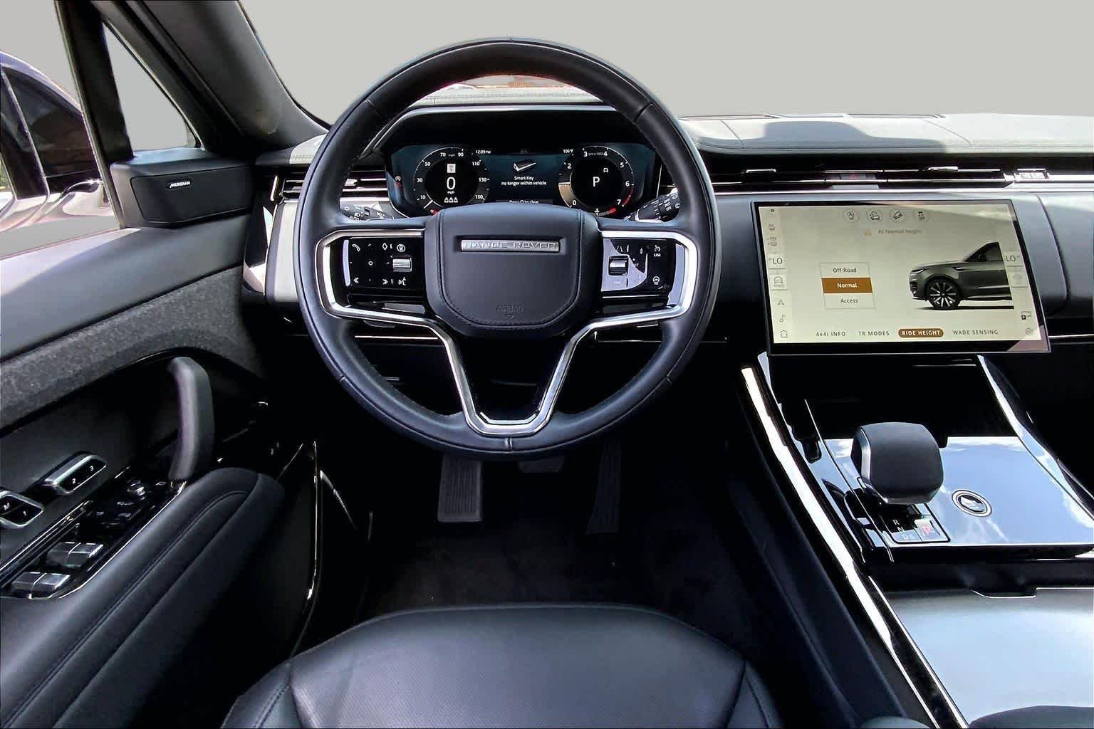 Used 2025 Fuji White Land Rover SE image 6