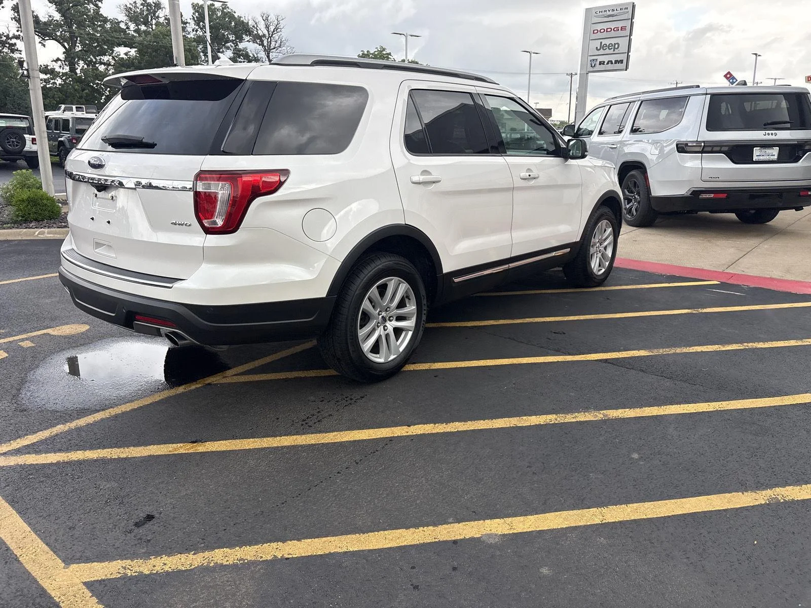 Used 2018 White Platinum Metallic Tri-Coat Ford XLT image 5