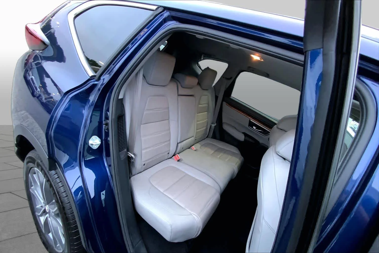 Used 2022 Obsidian Blue Pearl Honda Touring image 17