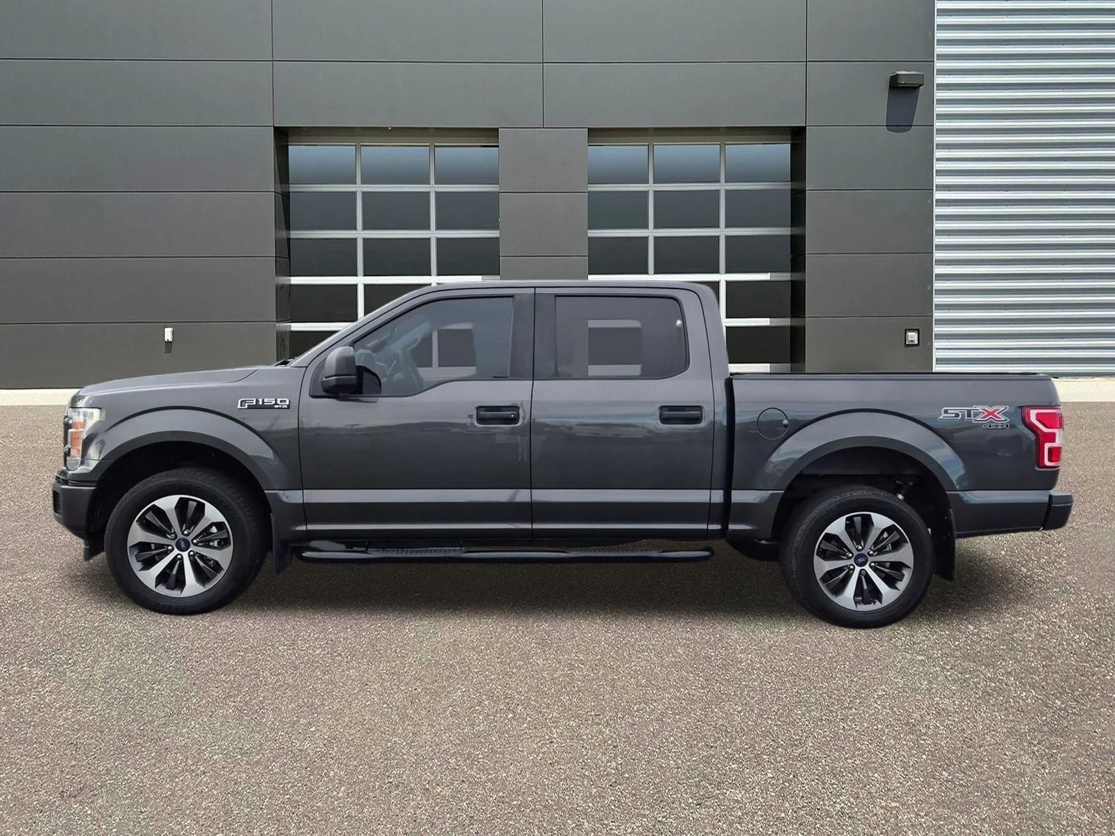 Used 2019 Magnetic Metallic Ford XL image 9