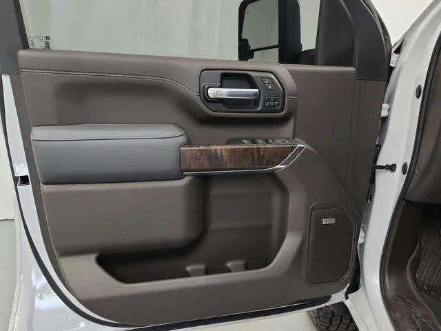 Used 2022 White GMC Denali image 52