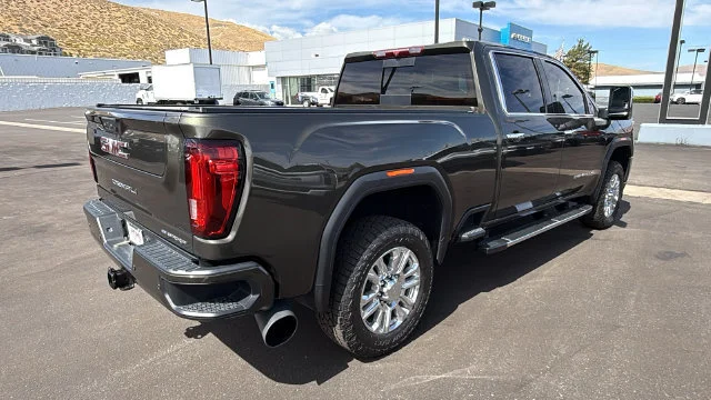 Used 2022 FOREST METALLIC GMC Denali image 3