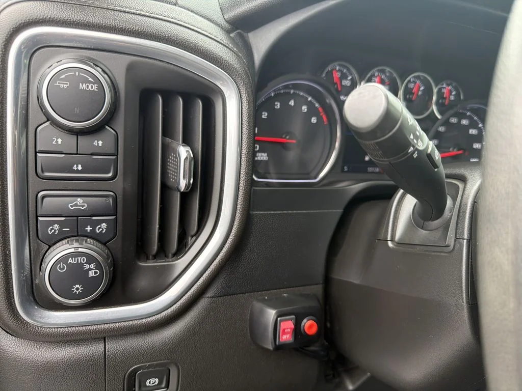 Used 2022 White Chevrolet LT image 31