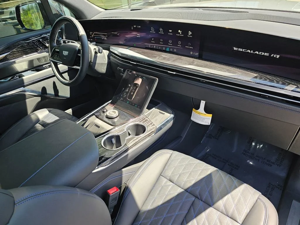 New 2026 Luna Metallic Cadillac Luxury image 10