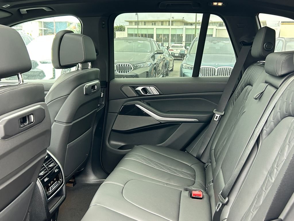 New 2026 Dravit Grey Metallic BMW xDrive40i image 30