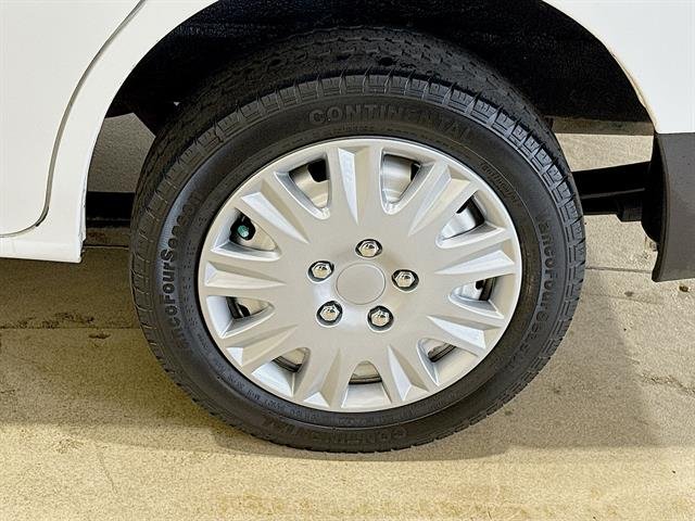 Used 2021 White Nissan S Xtronic CVT image 29