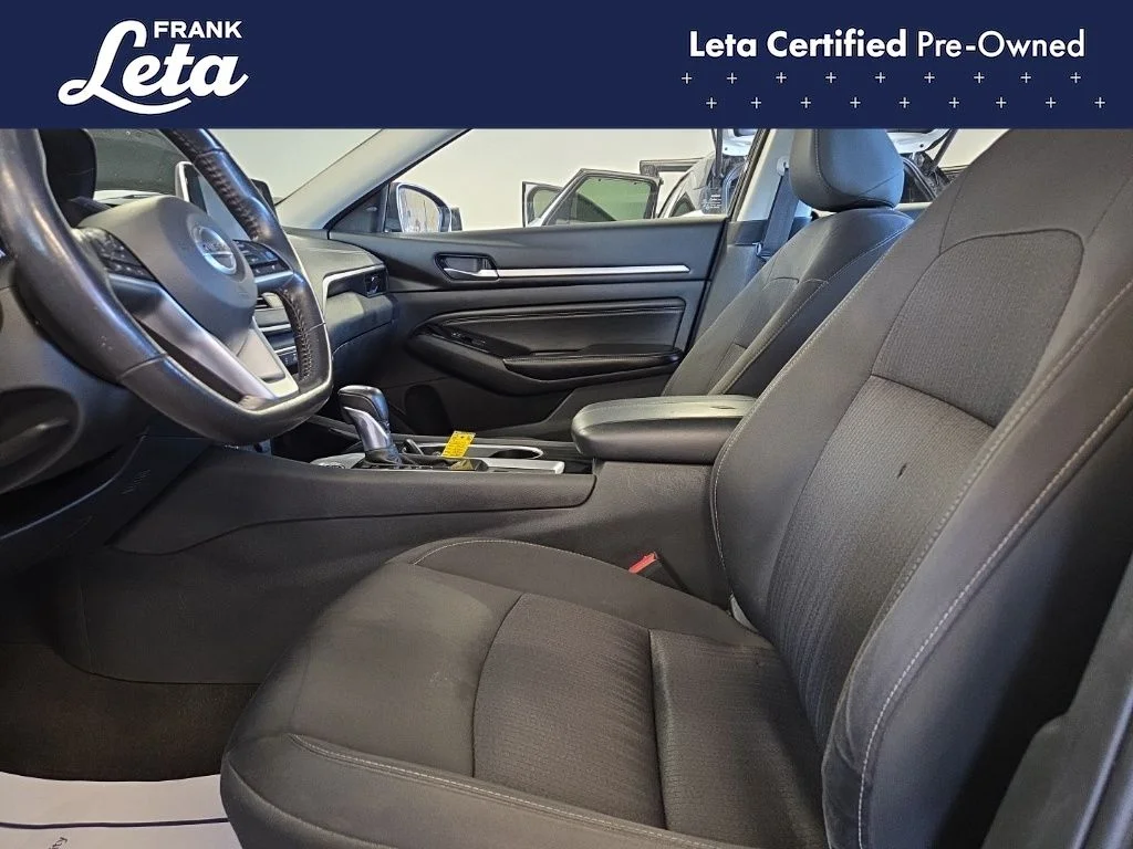 Used 2022 Black Nissan 2.5 SV image 13