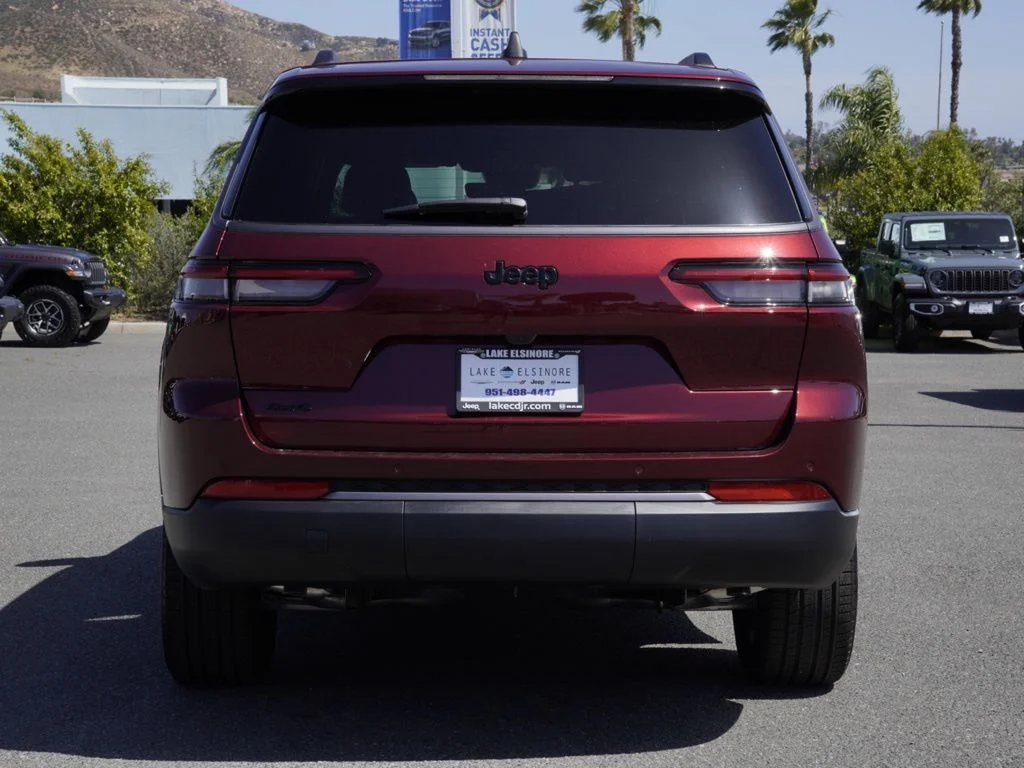 New 2026 Velvet Red Pearl-Coat Exterior Paint Jeep Limited image 4