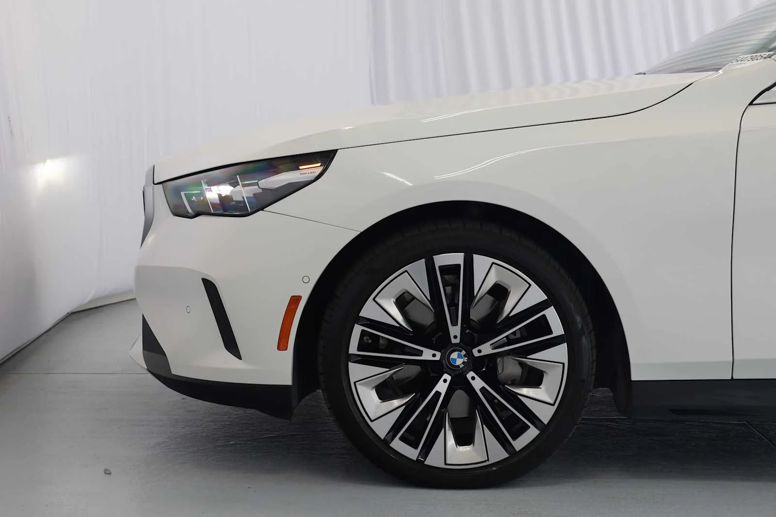 Used 2024 Alpine White BMW 540i xDrive image 11