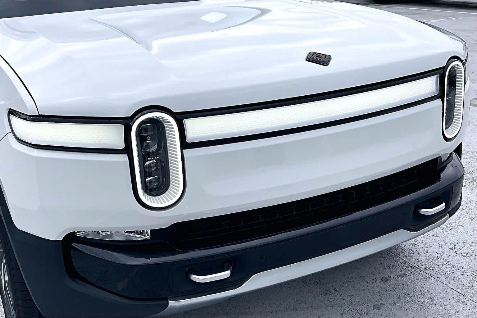 Used 2023 Glacier White Rivian Launch Edition image 28