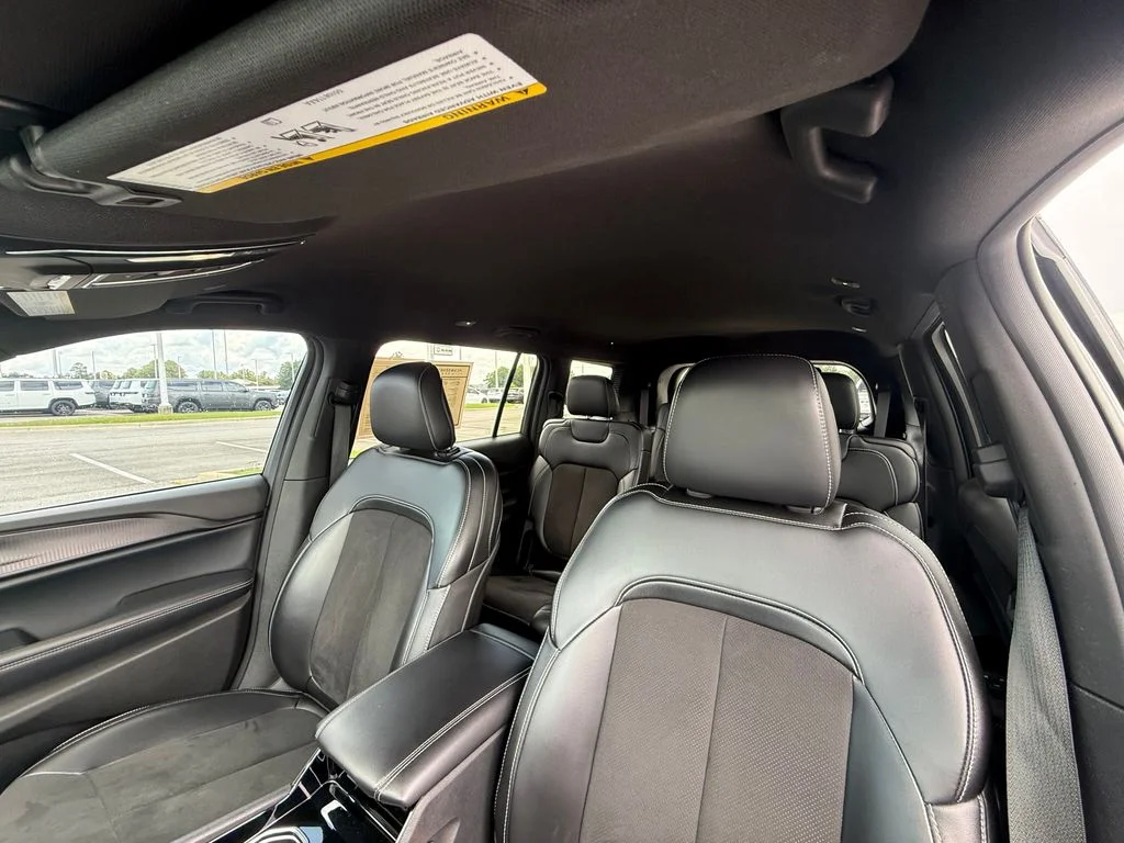 Used 2023 Black Jeep Altitude image 22