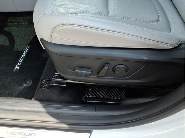 Used 2025 White Hyundai Limited image 20