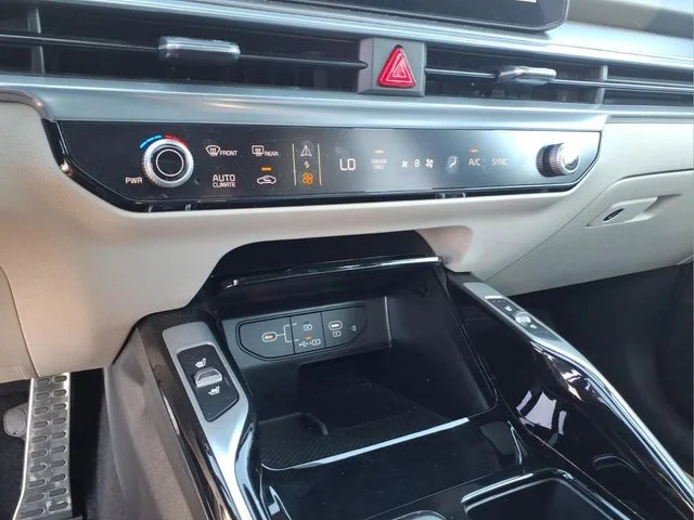 Used 2025 Silver Kia SX Prestige image 25