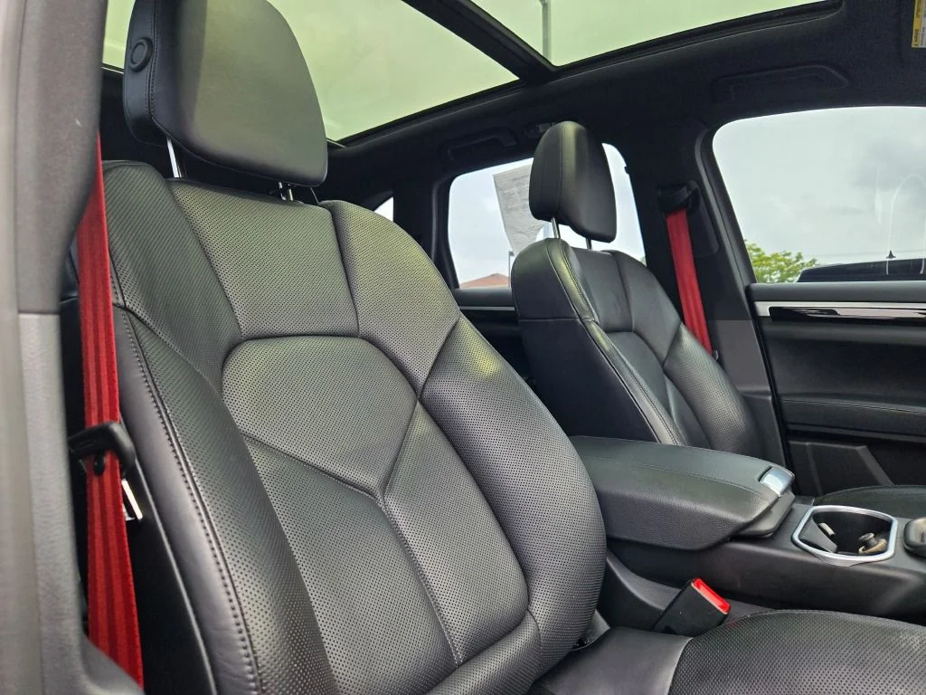 Used 2017  Porsche S image 8