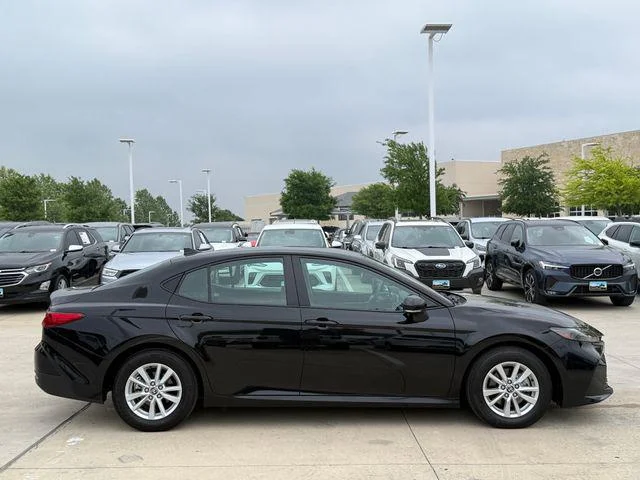 2025 Toyota Camry LE - Photo 5