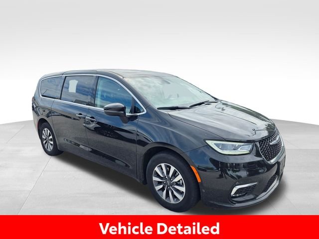 Used 2023 Black Chrysler Touring L image 2