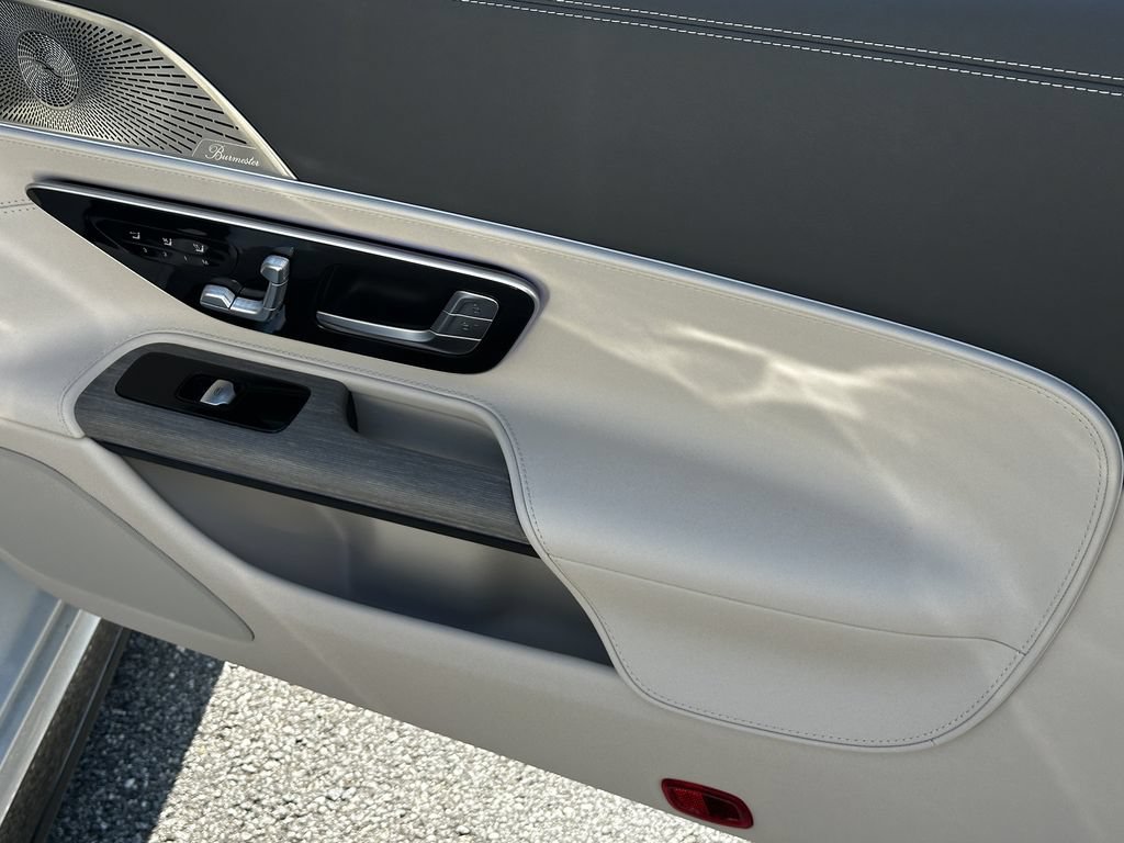 New 2026 MANUFAKTUR Moonlight White Metallic Mercedes-Benz AMG® SL 43 image 49