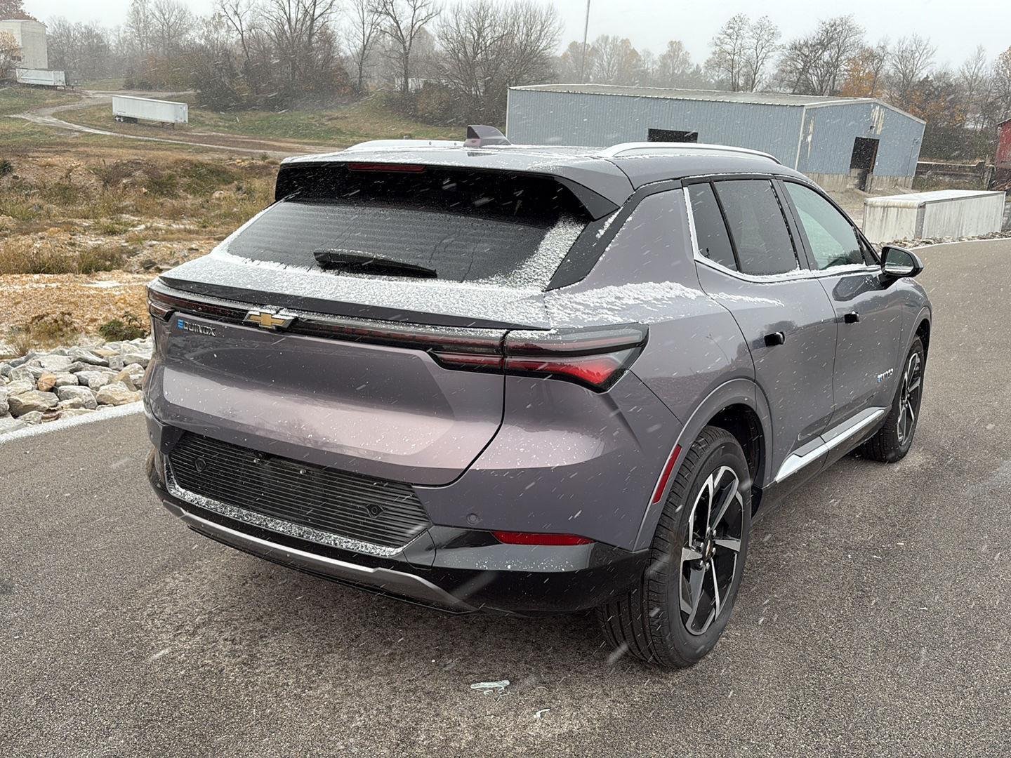 2025 Chevrolet Equinox EV 1LT photo 3