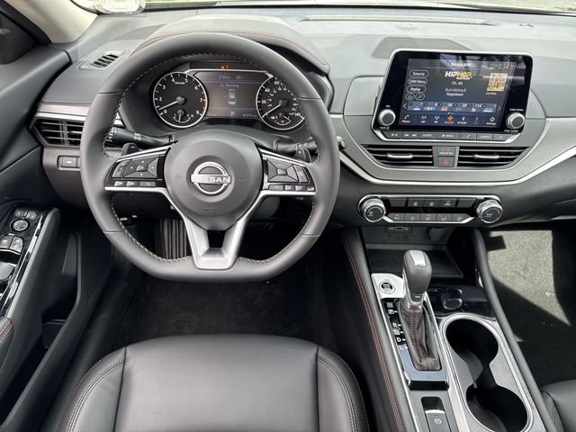 2025 Nissan Altima SR - Photo 15
