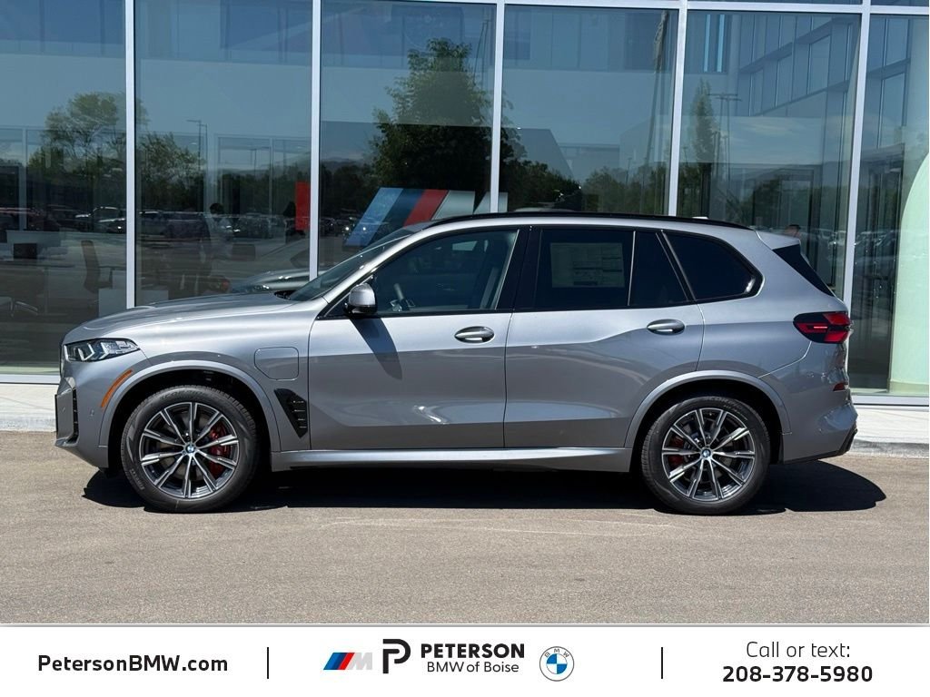 New 2026 Skyscraper Grey Metallic BMW xDrive50e image 2