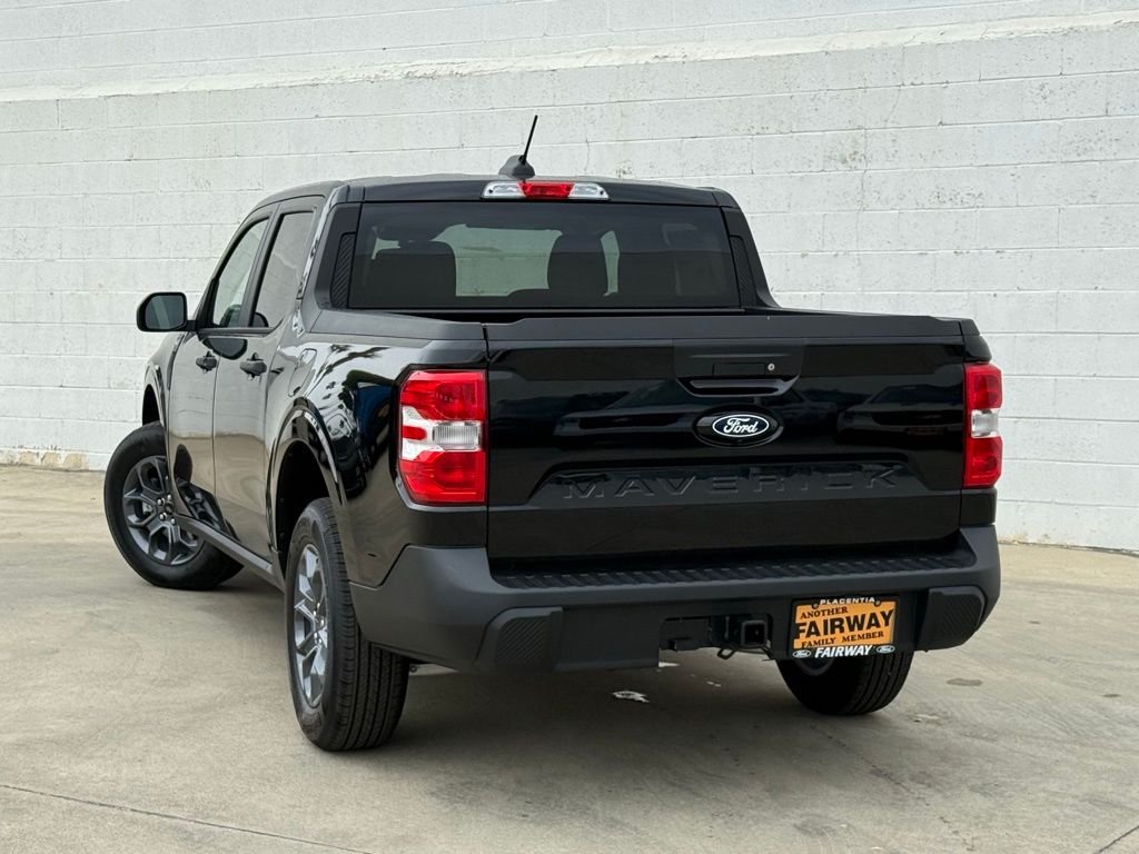 New 2025 Shadow Black Ford XLT image 4