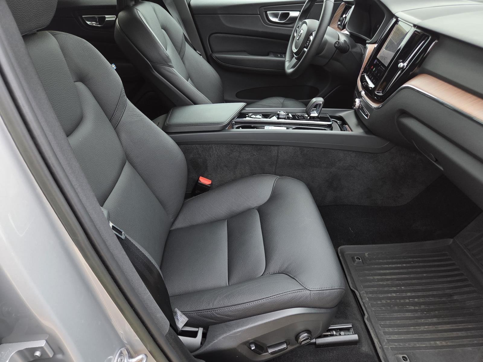 Used 2023 Silver Dawn Metallic Volvo Plus Dark Theme image 39