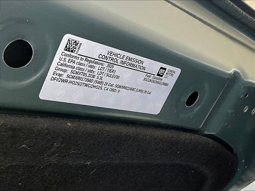 Used 2025 Gray Chevrolet LT image 34
