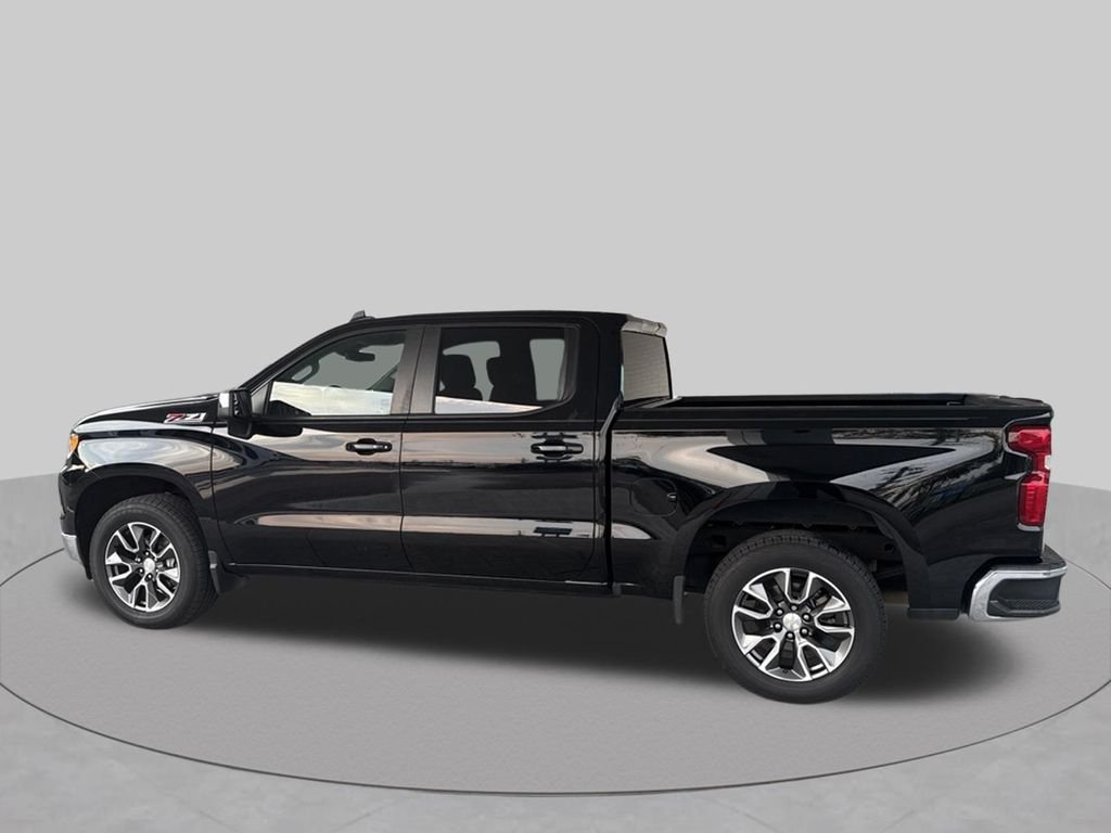 Used 2022 Black Chevrolet LT image 4