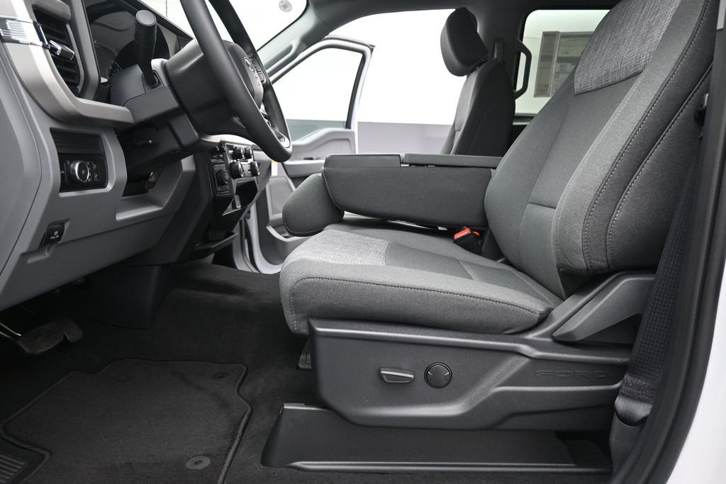 New 2026 Oxford White Ford F-250® XLT image 10