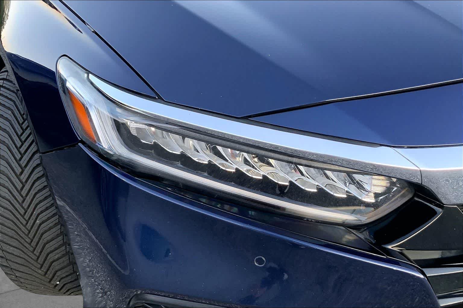 Used 2018 Obsidian Blue Pearl Honda Touring 1.5T image 26