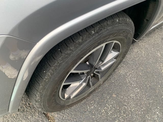 Used 2019 Silver Jeep Overland image 2